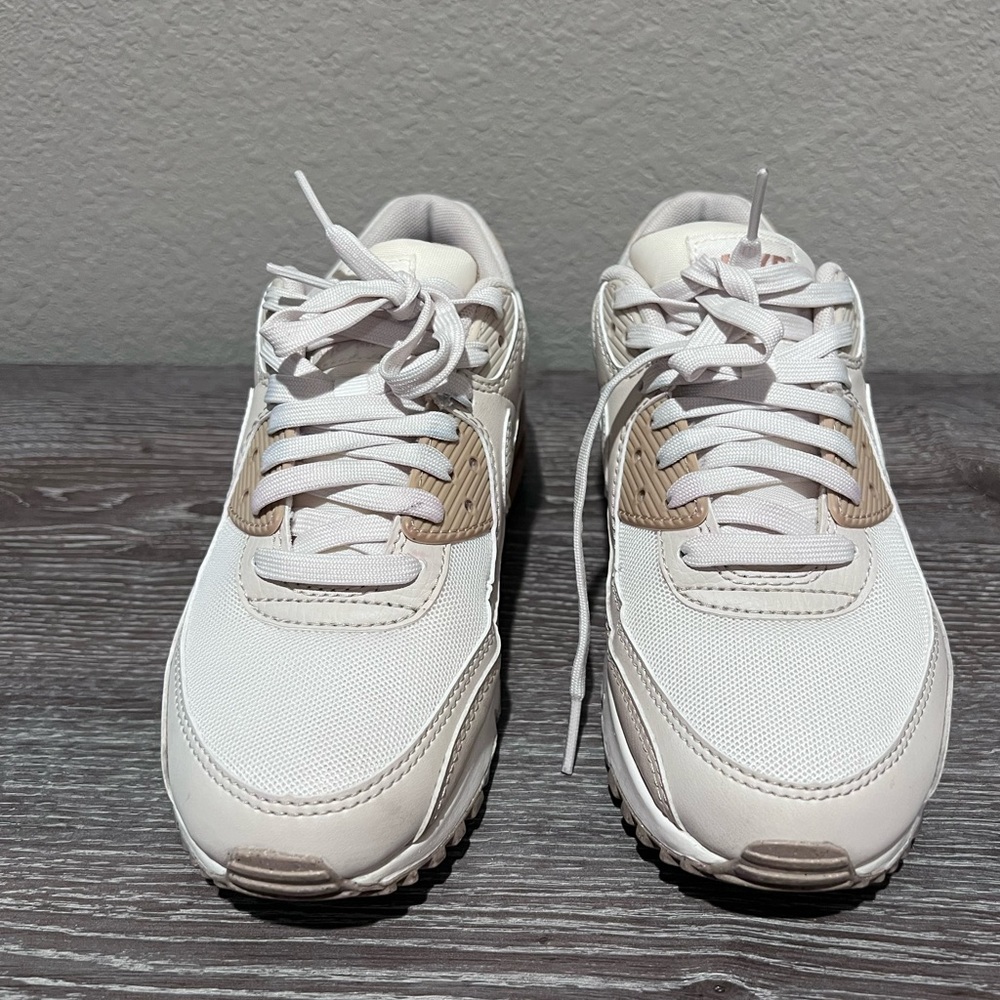 Nike AirMax 90 Women's Sneakers in White and beige Tan sz 7 - Picture 4 of 9